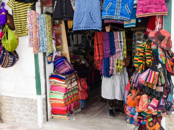 Prodejna bolivijského textilu - paní se nechtěla fotit.