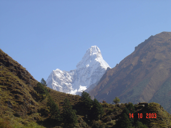 Už jsme skoro v Devboche, Ama Dablam je mimořádně fotogenická...