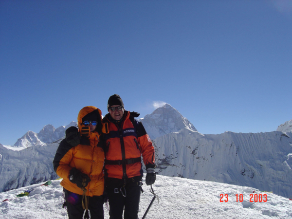 Rodinné vrcholové foto. Island Peak (Imja Tse) 6160 m.