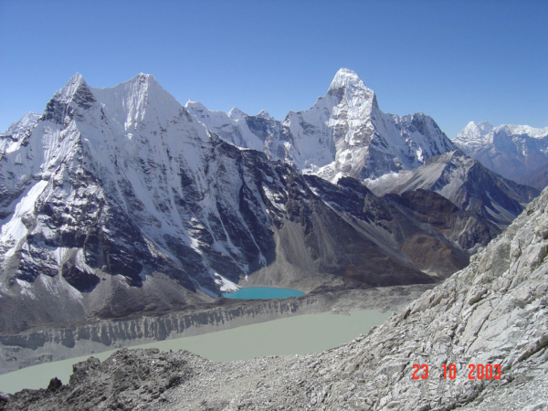 Ama Dablam s horskými jezery.