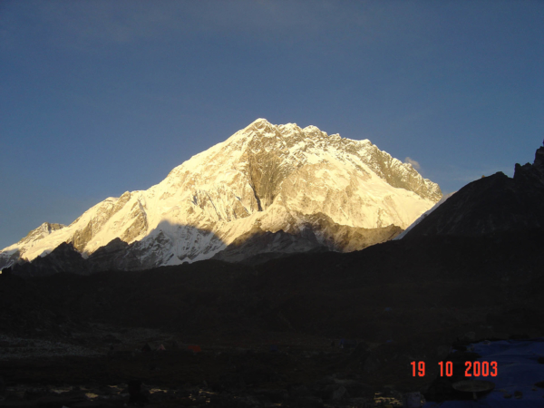 Lobuche Peak při západu slunce.