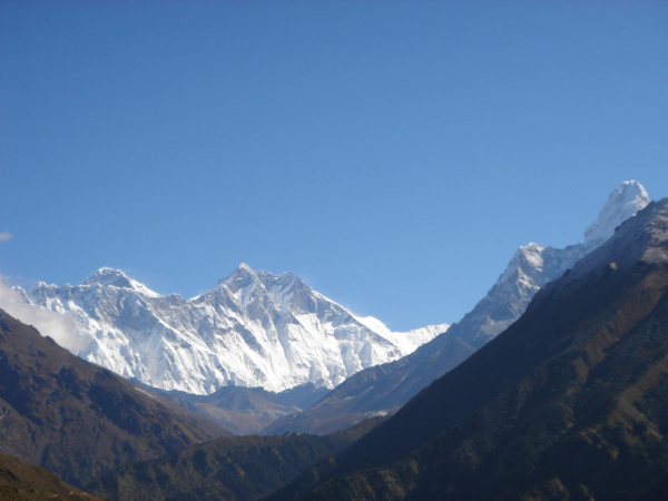 Musí to být - vlevo vzadu Everest, úplně vpravo Ama Dablam.