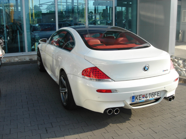 Nežijí si tu v Košicích špatně... BMW M6 pana majitele Tempusu Bavaria.