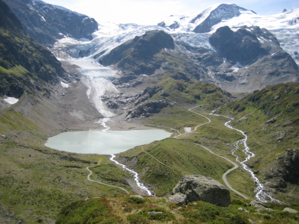 Ledovec je obrovský, jmenuje se Steingletcher a vytváří jezero - Steinsee.