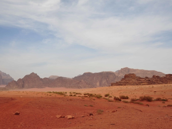 Wadi Rum sousedí s hranicí Saudské Arábie.
