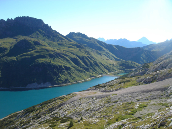Pohled z plošiny lanovky na Lago Di Fedaia.