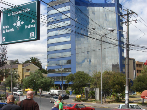 To je kousíček od našeho hotelu - některé stavby byly vysloveně moderna