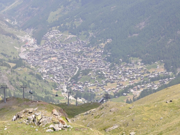 Pohled do údolí na Zermatt.
