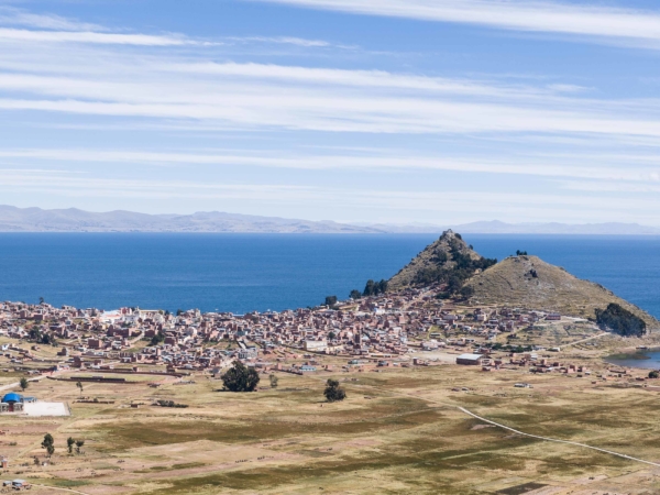 Městečko Copacabana těsně před hranicemi s Peru.