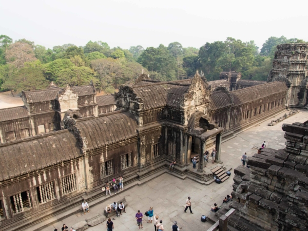 V horních patrech Angkor Watu.