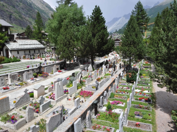 Malebný hřbitov - skoro jako krematorium v Pelhřimově.