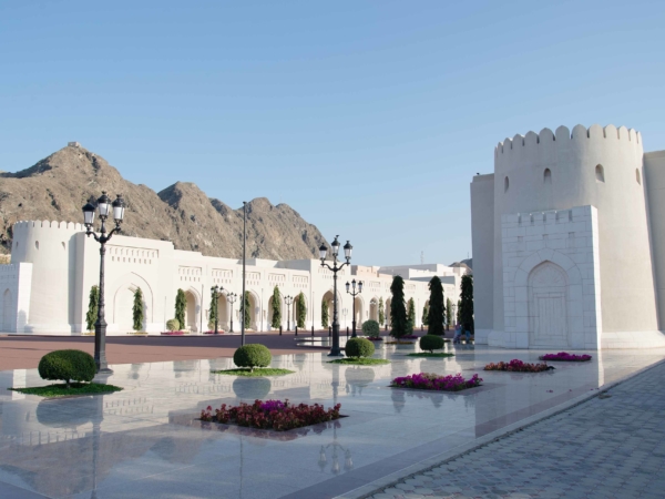 U sultánova paláce Al Alam.