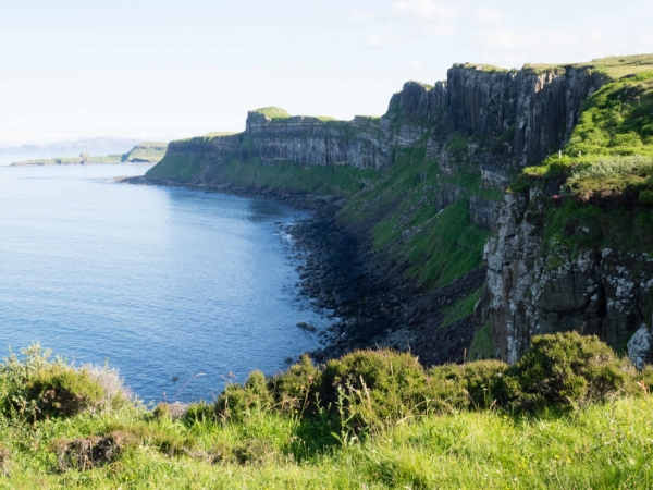 Divoké a krásné pobřeží ostrova Skye.