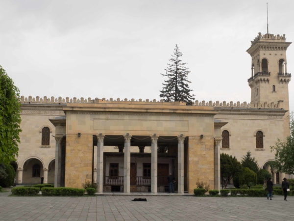 A uprostřed centra Stalinovo muzeum.