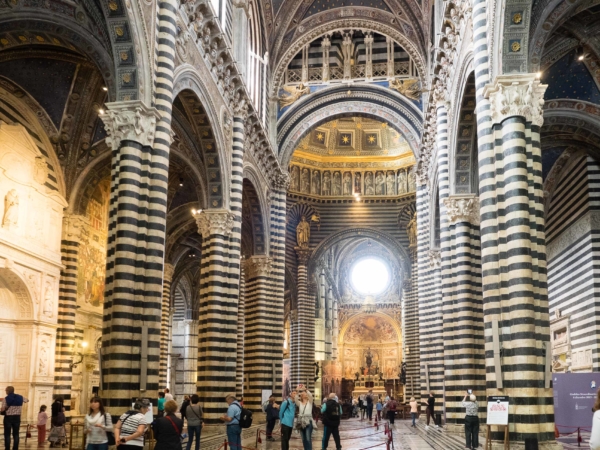 Uvnitř Duomo Siena
