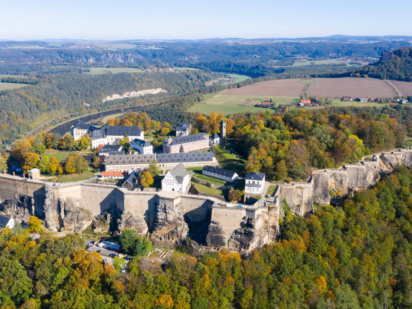 Pevnost Königstein na stejnojmenné stolové hoře v Saském Švýcarsku.