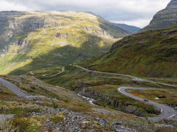 Planina těsně před sjezdem do Geirangeru.